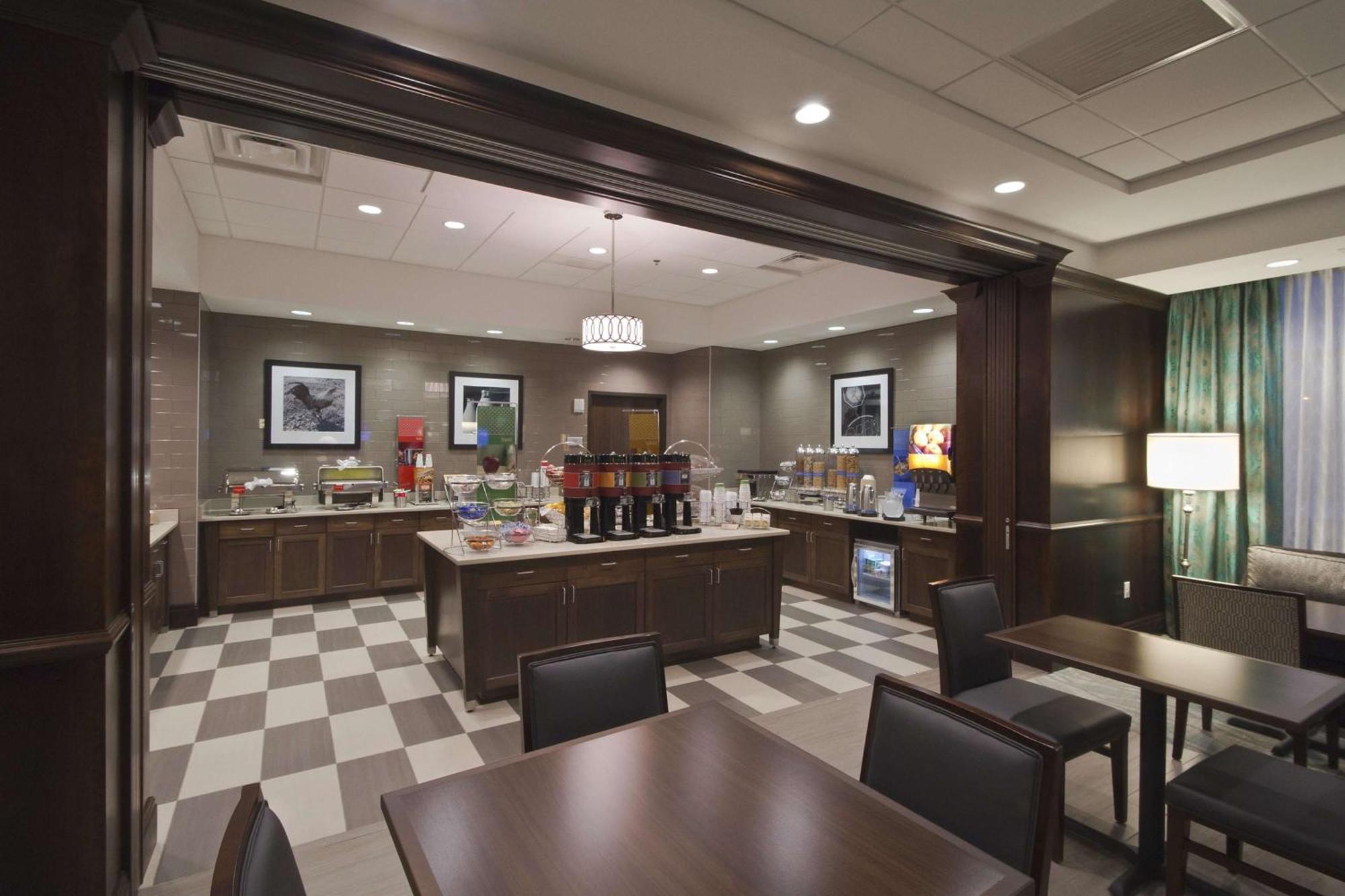 Hampton Inn & Suites Columbus/University Area Экстерьер фото