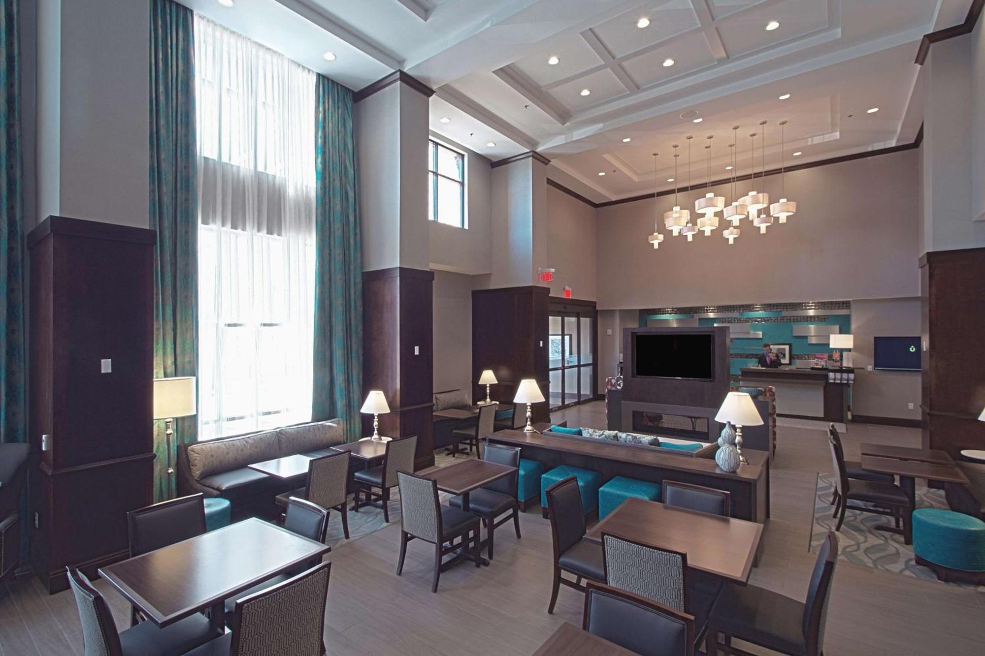 Hampton Inn & Suites Columbus/University Area Экстерьер фото